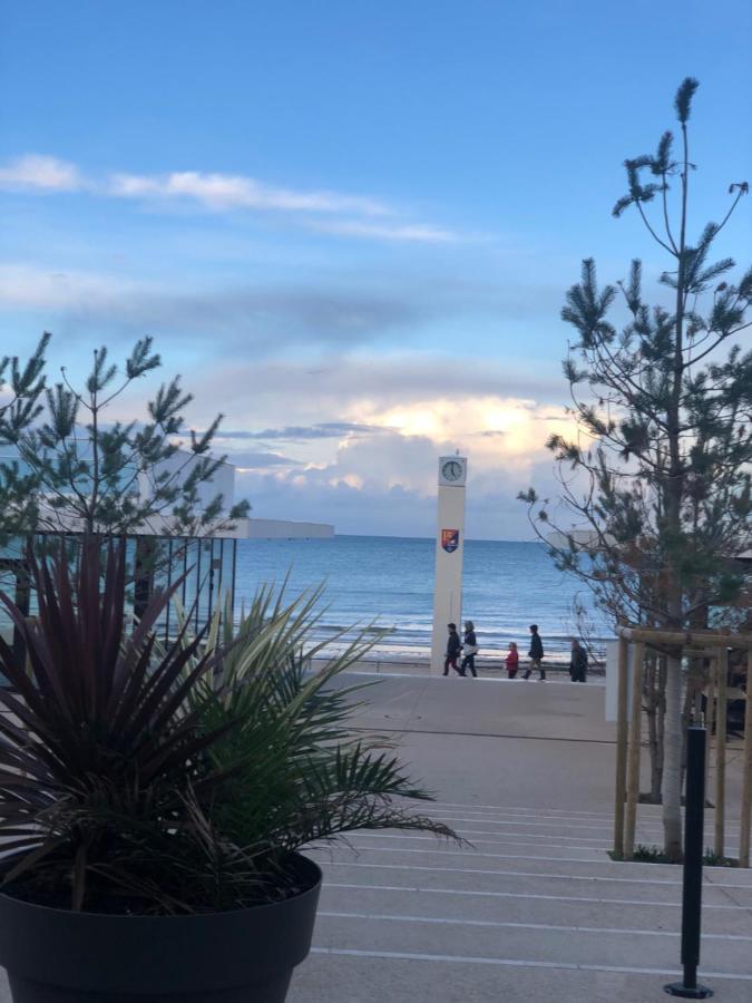 Un appartement spacieux à 30m de la mer- 45m2 Luc-sur-Mer Exterior foto