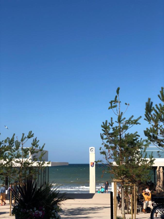 Un appartement spacieux à 30m de la mer- 45m2 Luc-sur-Mer Exterior foto